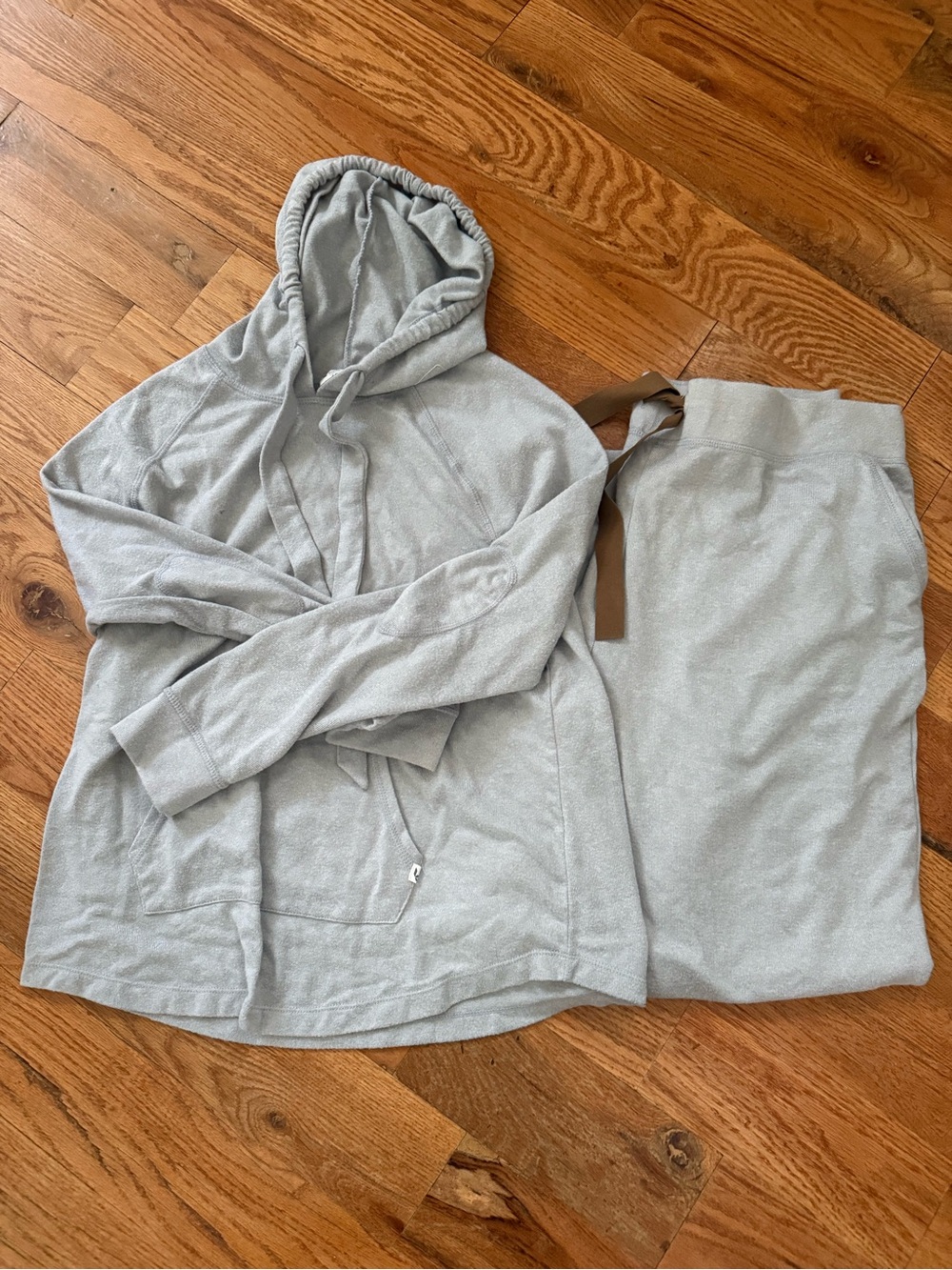 Koolaburra by Ugg Light Gray Hooded Lounge Set